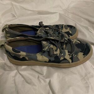 Sperry brown and navy label interior